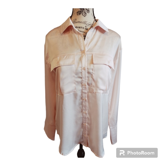 NWT RO & DE Light Pink Satin Effect Button Up Blouse - Picture 2 of 8